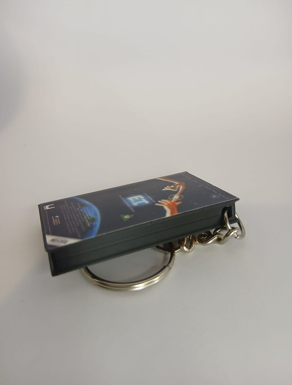 E.T. the Extra-Terrestrial Mini VHS Keyring – front view standing