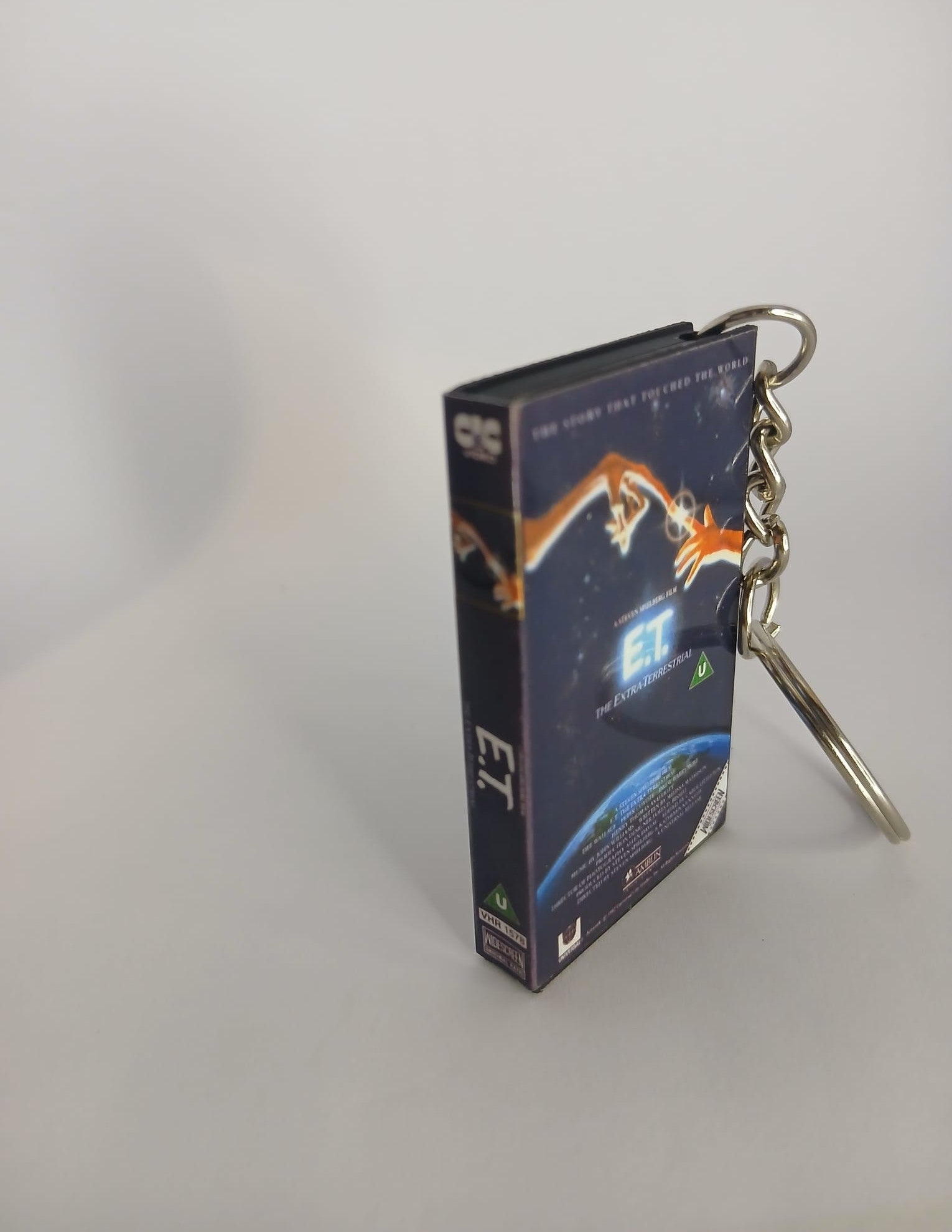 E.T. the Extra-Terrestrial Mini VHS Keyring – front angle with chain