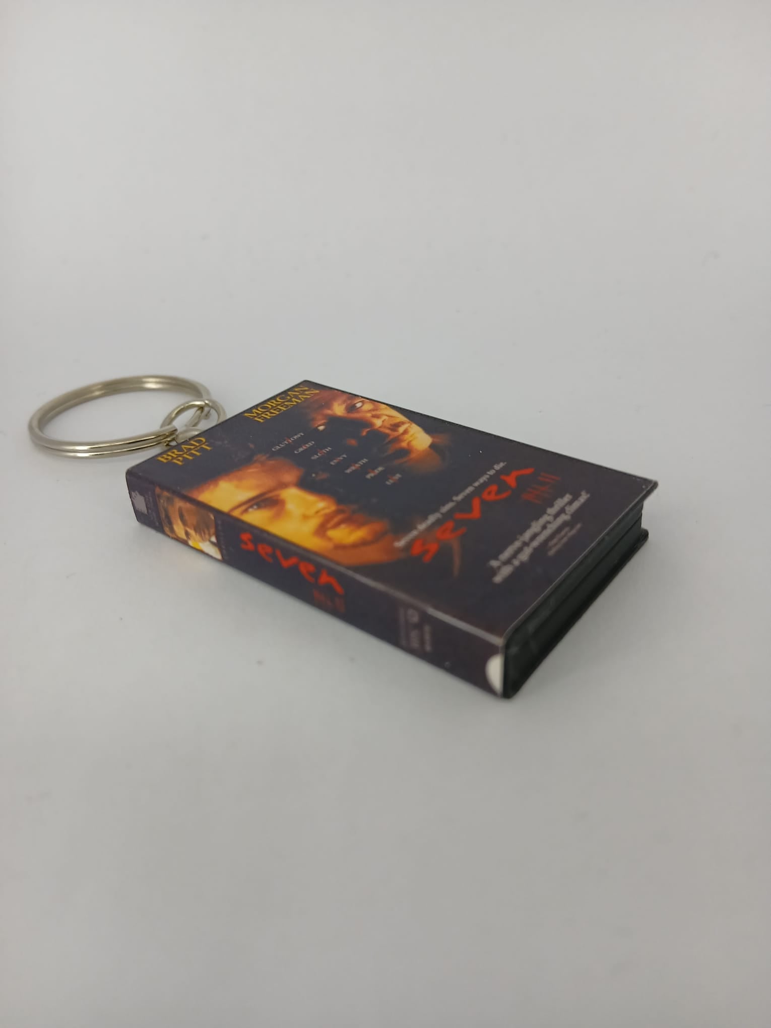 Se7en Mini VHS Keyring – front close-up