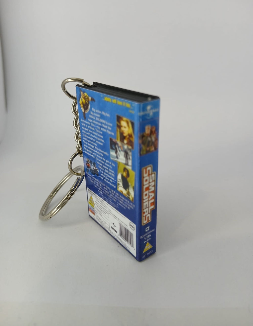Small Soldiers VHS keyring — back cover standing