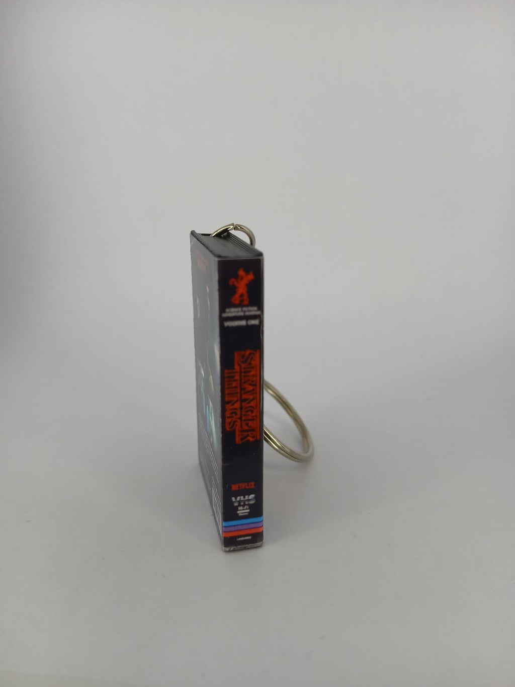 Stranger Things Mini VHS Keyring – scale with coin